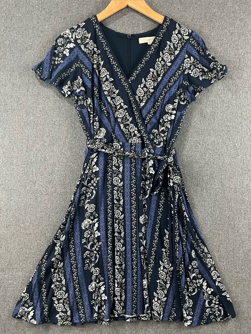 LOFT Floral Wrap Dress Navy Blue Self Tie Waist Belt Soft Comfortable Size 6P